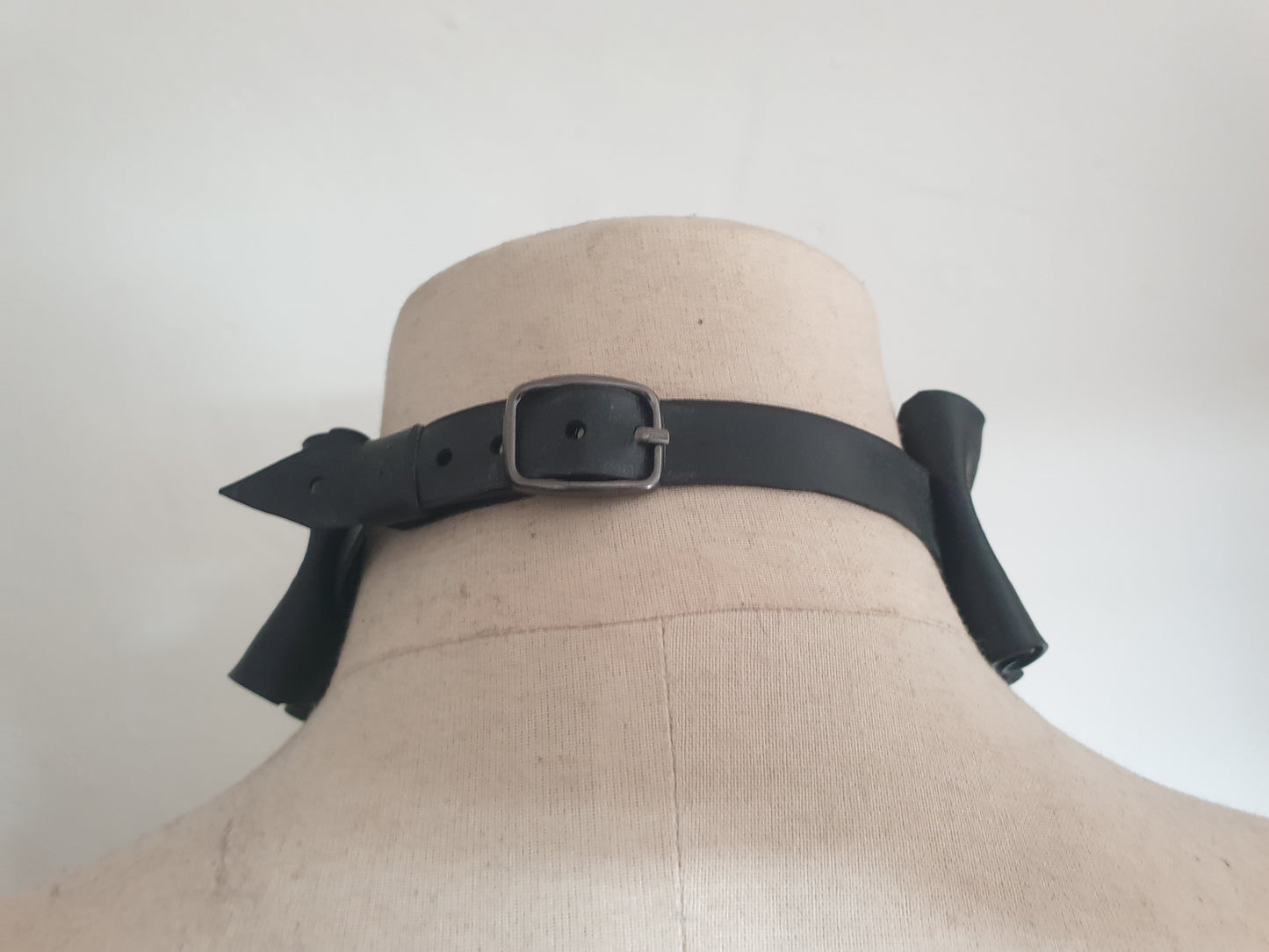 Frilly Choker